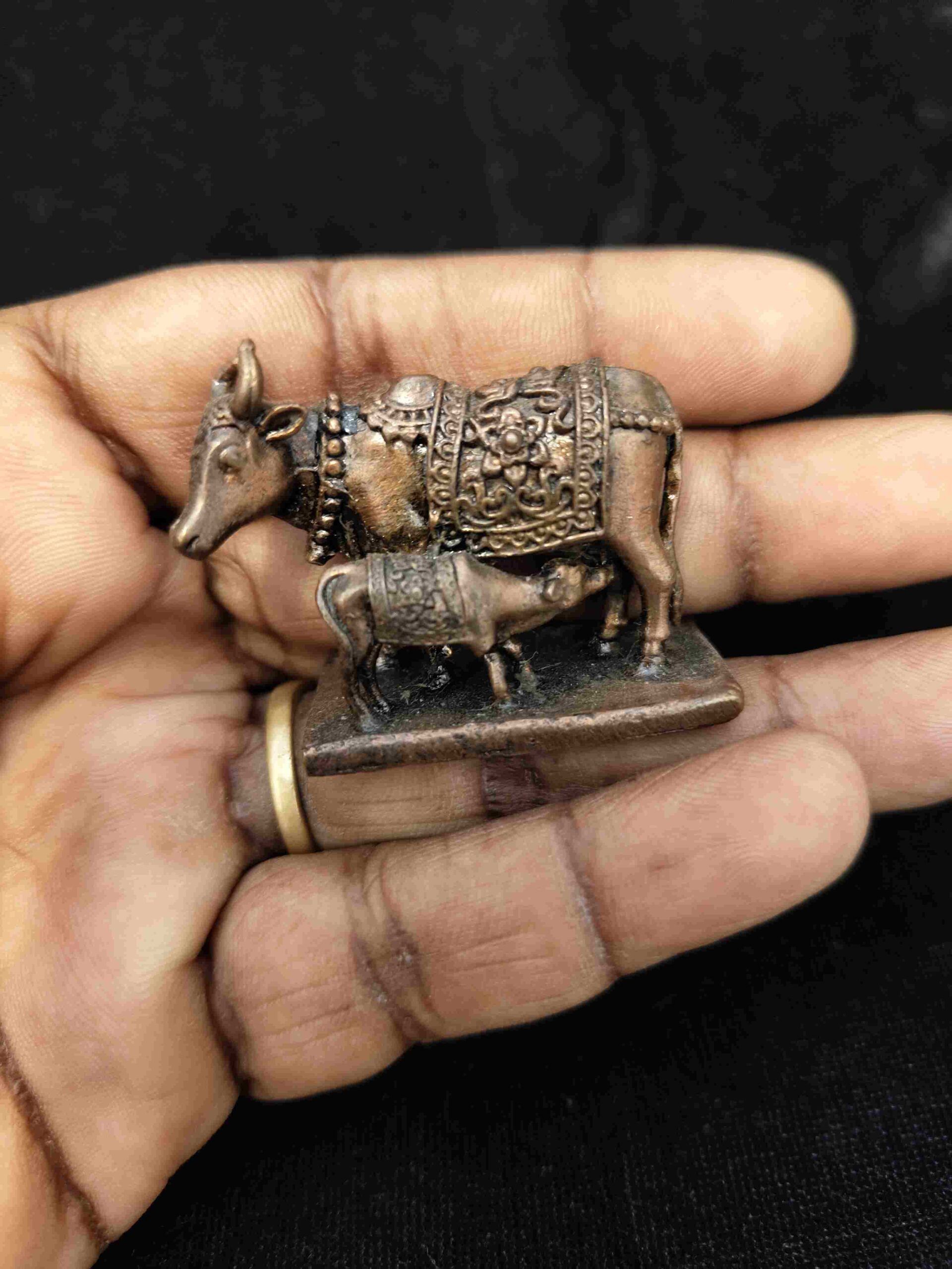 Handcrafted 1.5-inch Copper Kamadhenu Idol with Calf – Hindu Pooja Statue by Thamiram Handicrafts